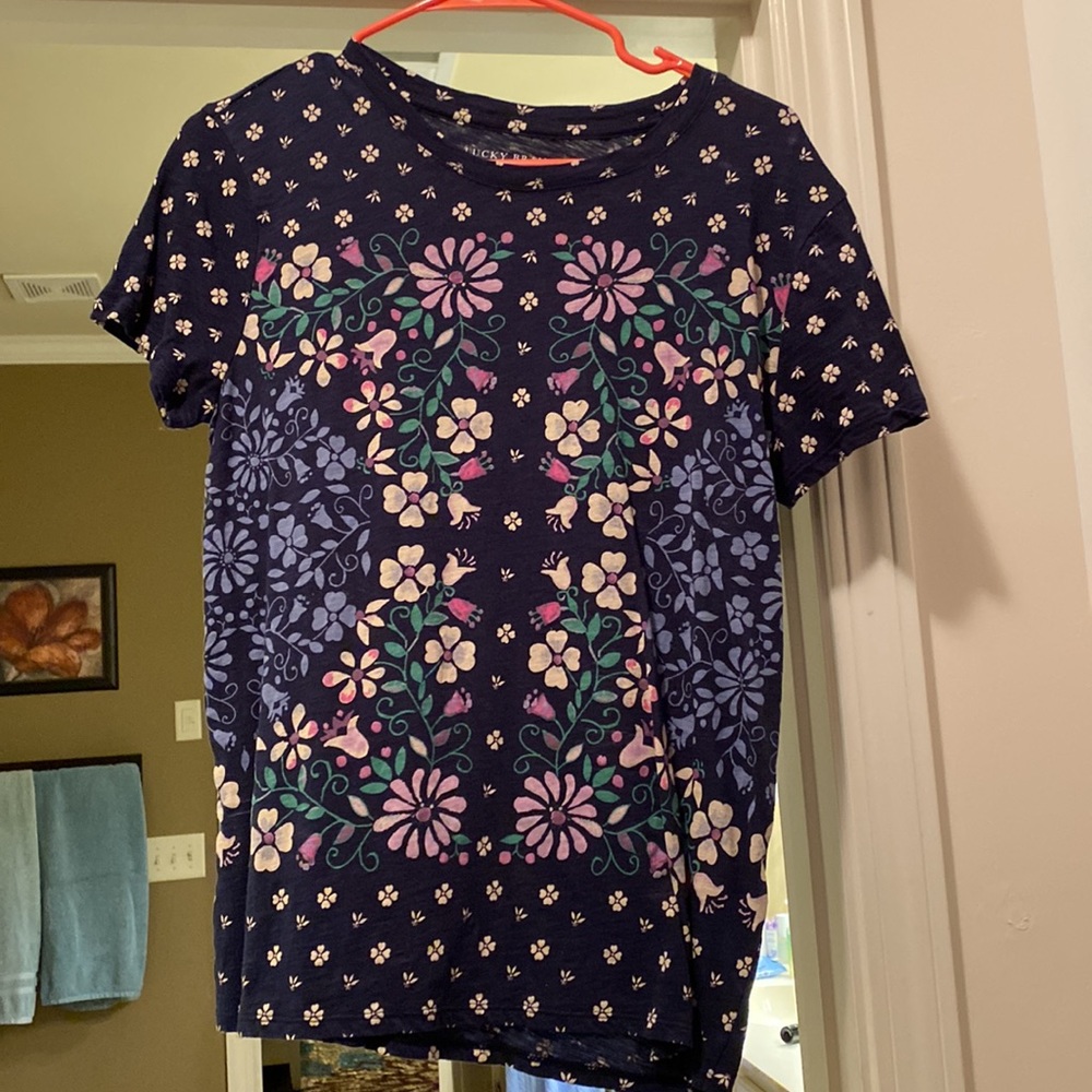 T-shirt with print. Lucky Brand size M.